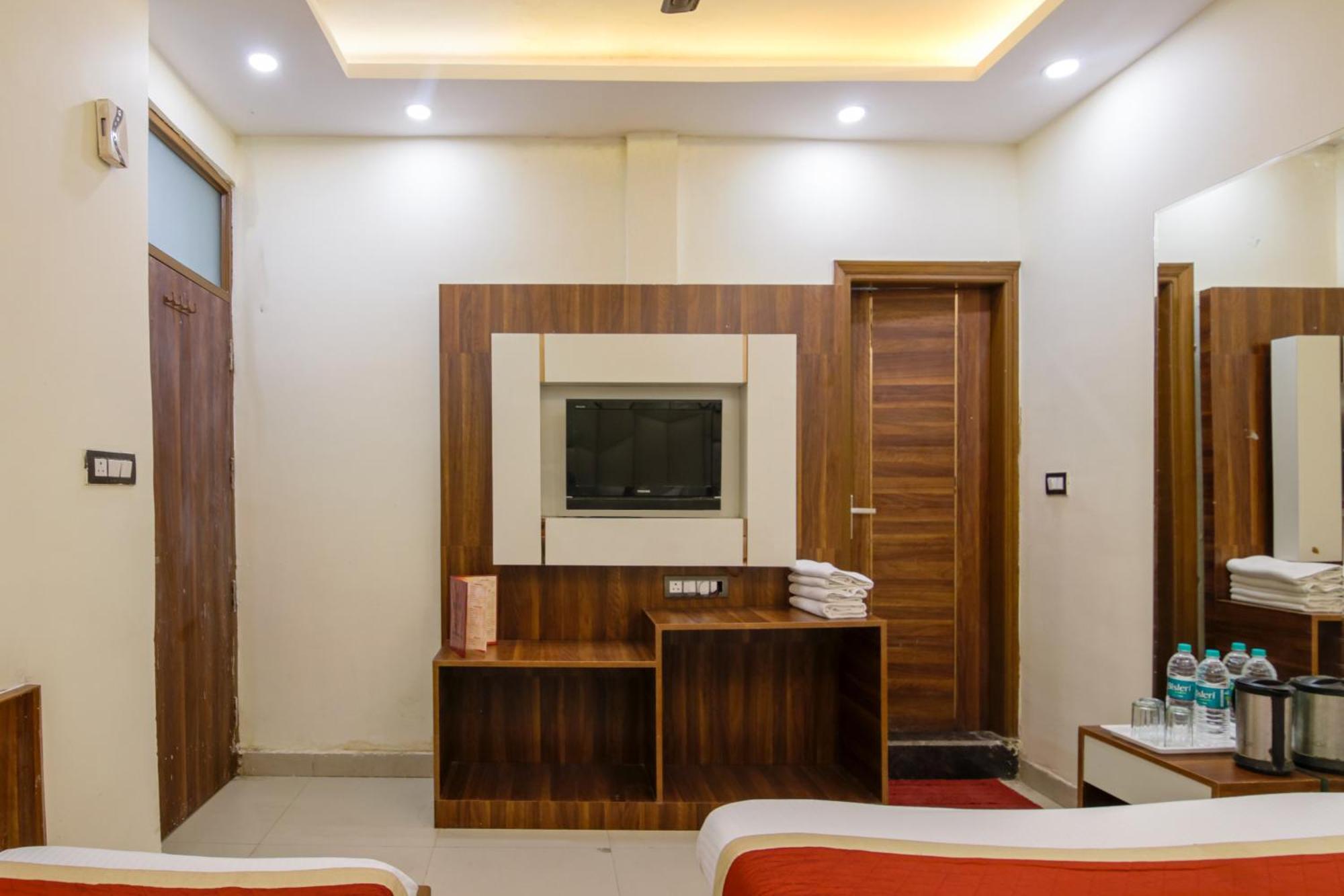 Hotel The Price Main Bazar Pahar Ganj New Delhi